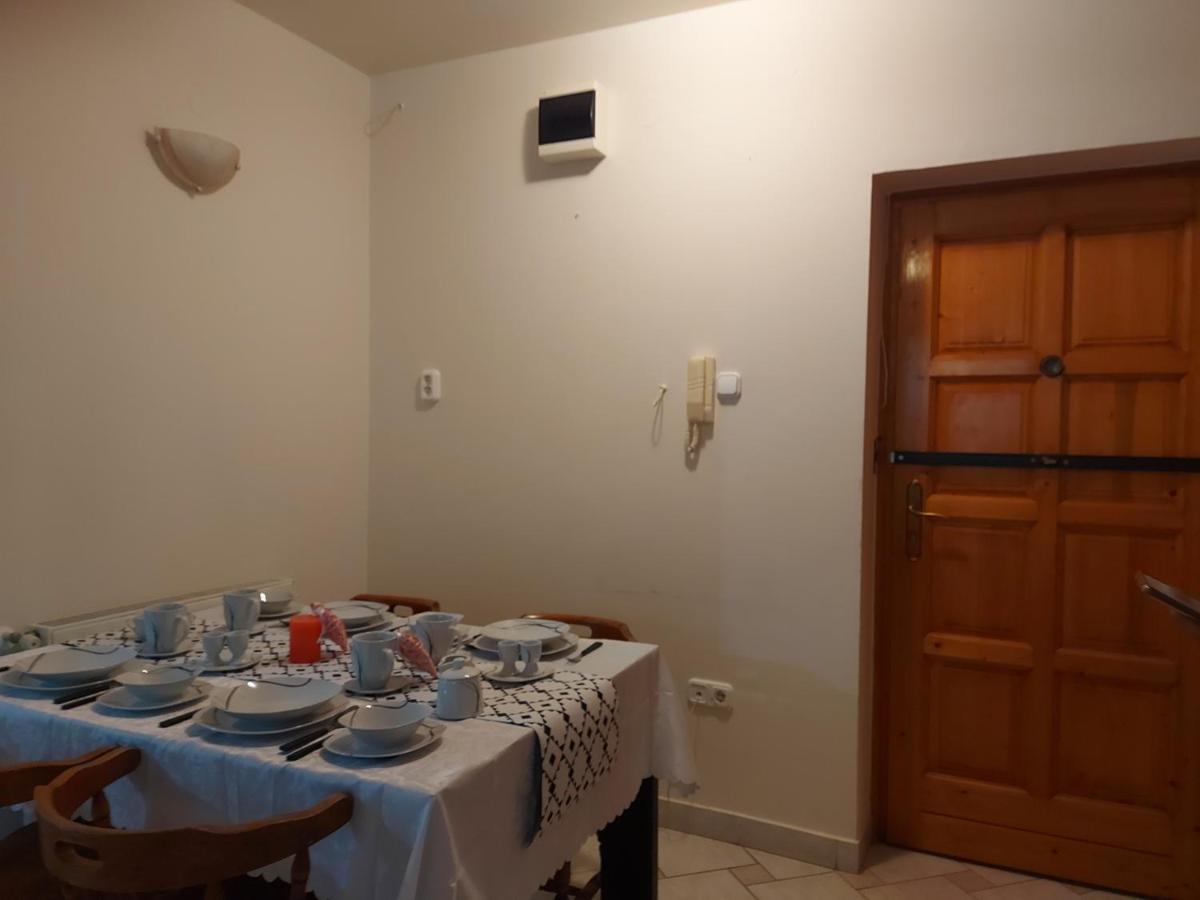 Lara Apartman Дебрецен Екстериор снимка