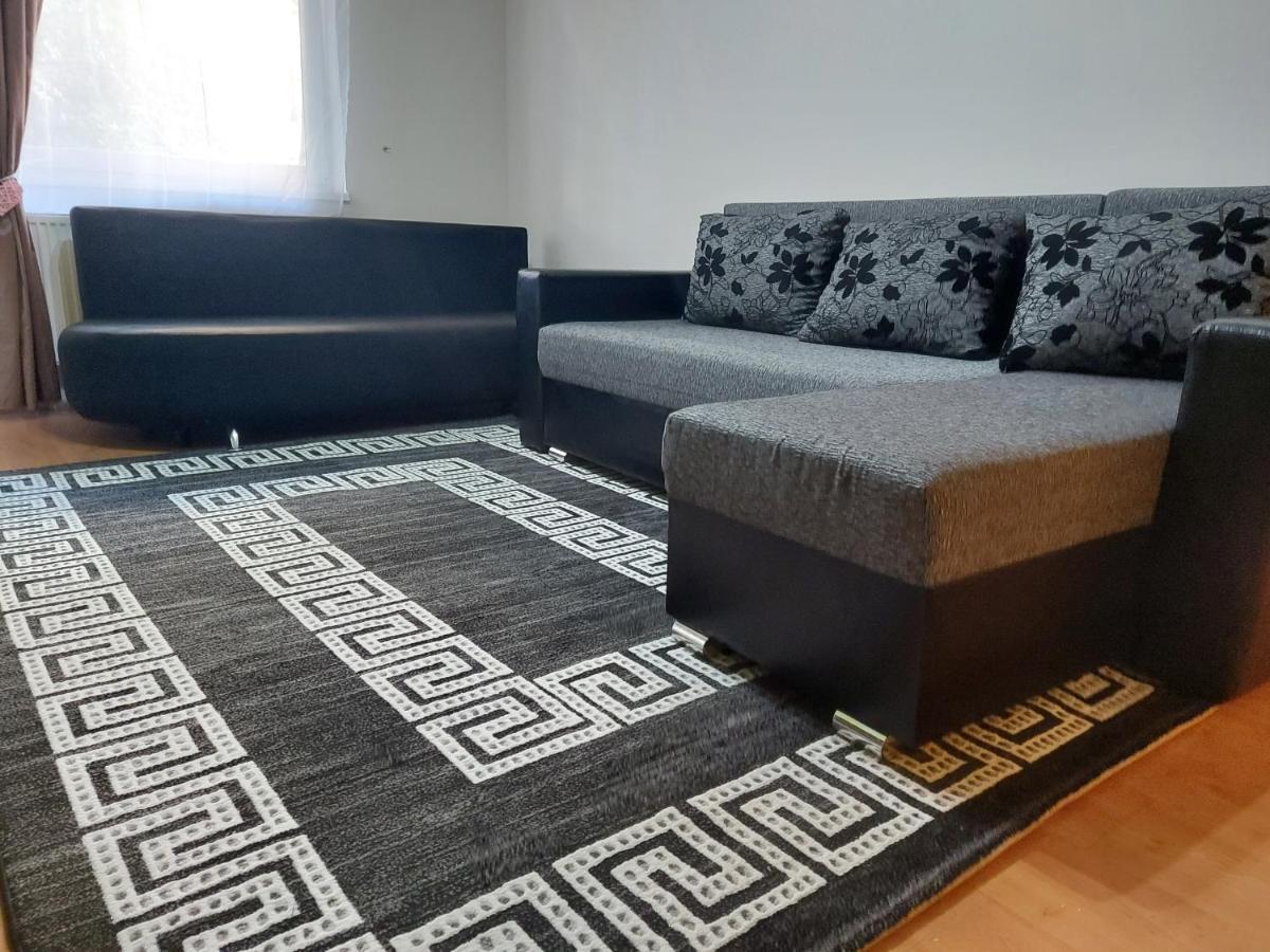 Lara Apartman Дебрецен Екстериор снимка