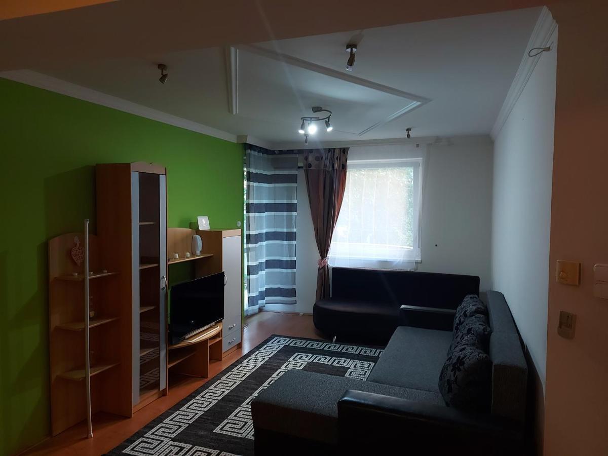Lara Apartman Дебрецен Екстериор снимка