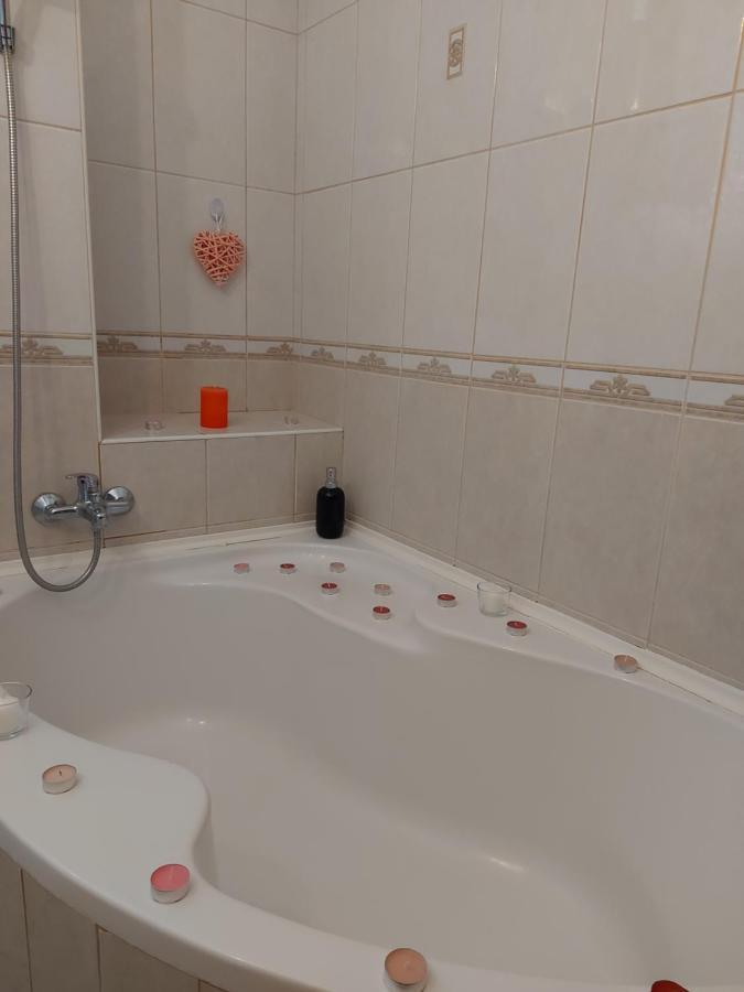 Lara Apartman Дебрецен Екстериор снимка