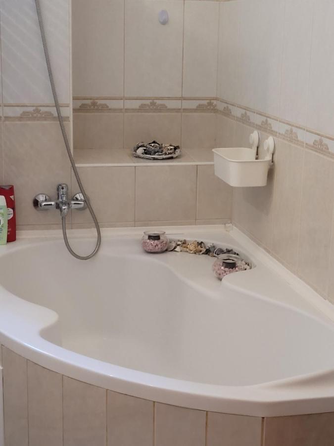 Lara Apartman Дебрецен Екстериор снимка